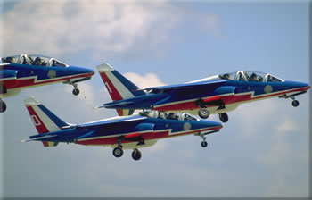 la patrouille de france,c'est le symbole...quel honneur �a doit etre d'en faire parti...